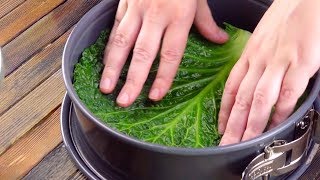 Выкладываем форму капустными листами и накрываем начинкой. Просто и вкусно! Выкладываем форму капустными листами и накрываем начинкой. Просто и вкусно!