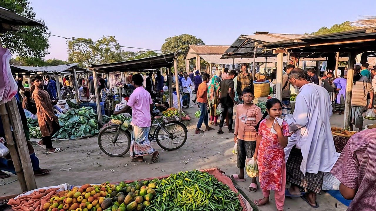 সেই পুরনো দিনের গ্রামের হাট এখনো টিকে আছে || Weekly village market day in Bangladesh || Shila Bazar