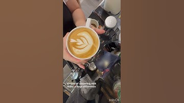 Wings tulip latte art different steaming milk #coffee #barista #latteart #tuliplatteart #steammilk