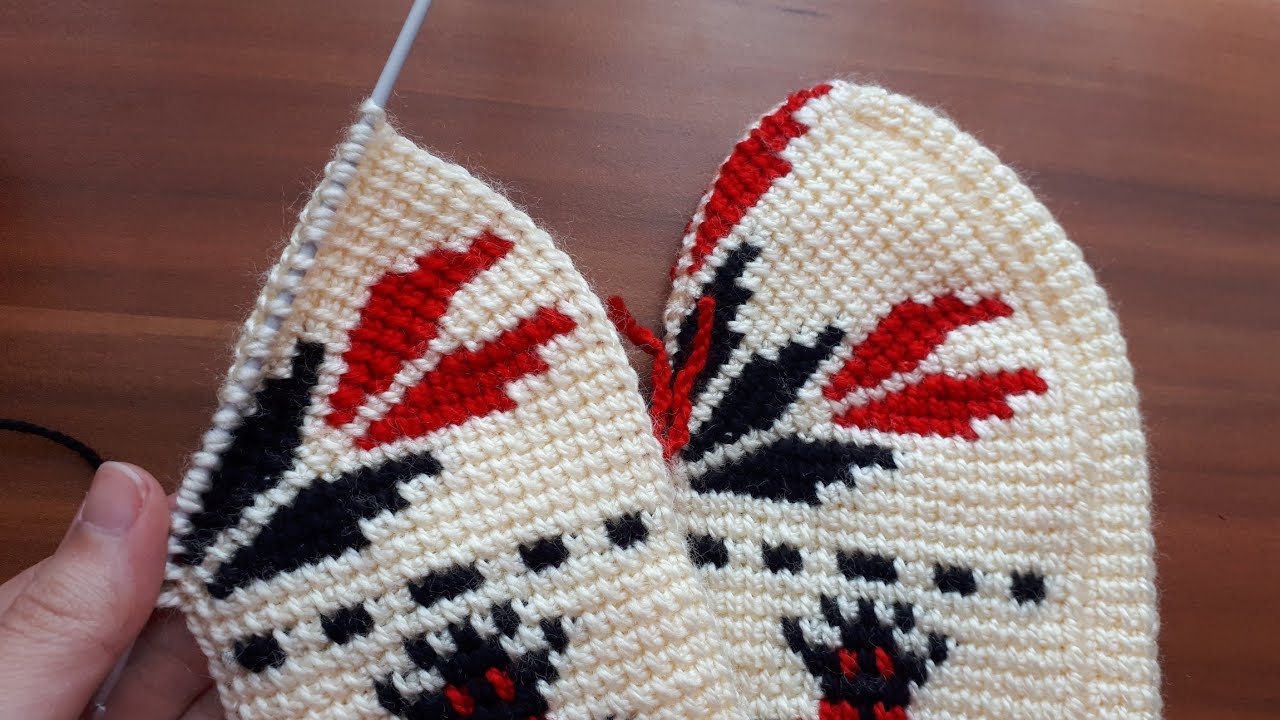 Tunus işi burun kısmı- Uğur böcekli Patik Modeli - Tunus işi patik modelleri - Patik modelleri