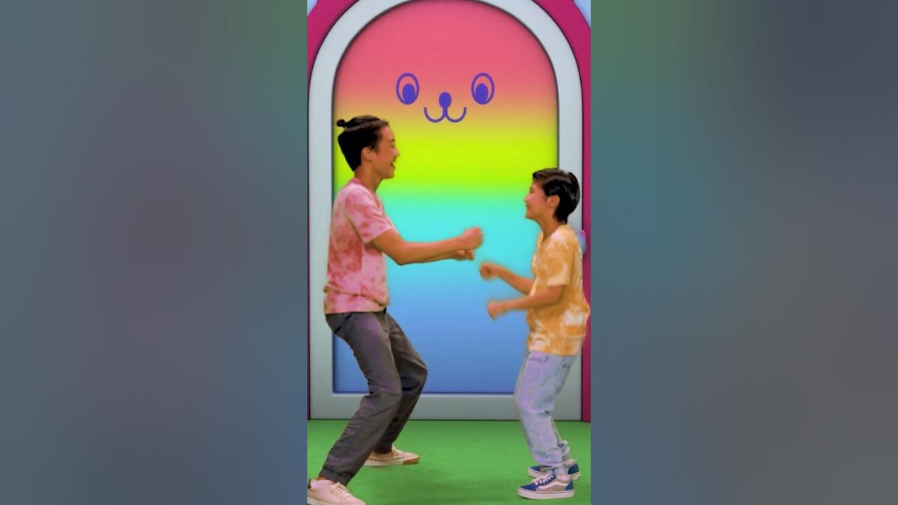 PANDY PAW BUMP! 🤜🤛 | GABBY'S DOLLHOUSE