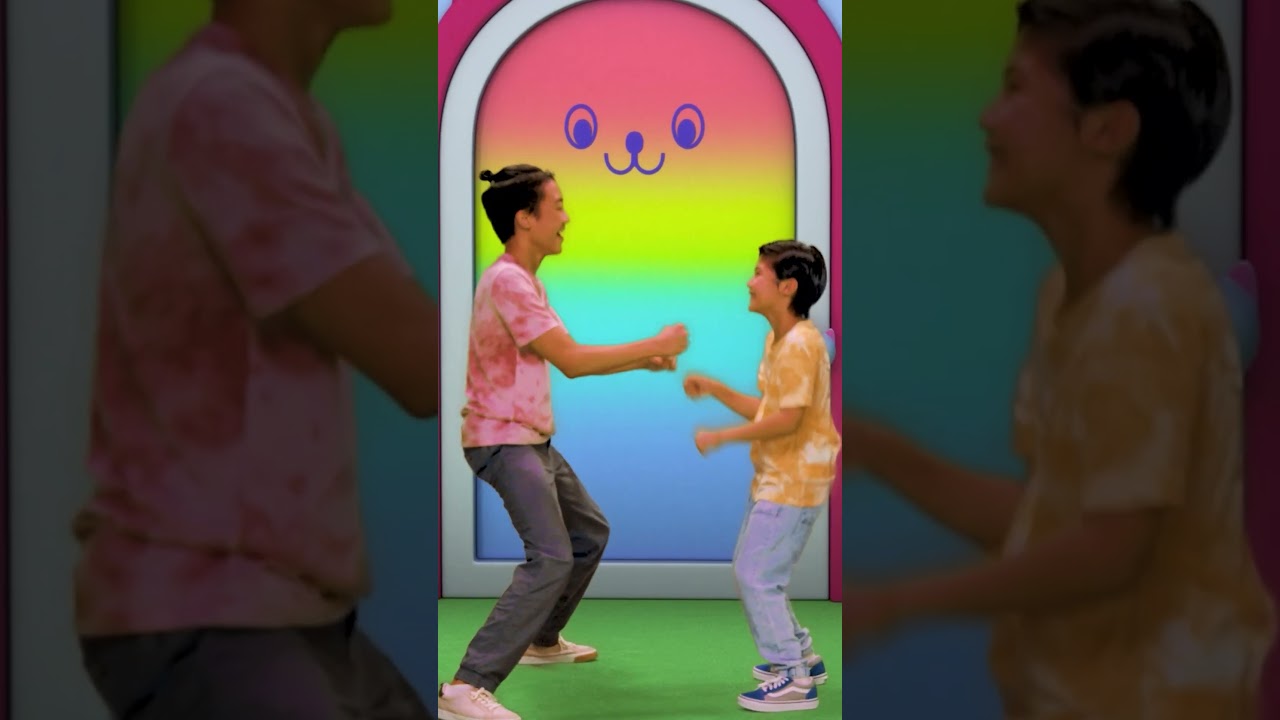 PANDY PAW BUMP! 🤜🤛 | GABBY'S DOLLHOUSE