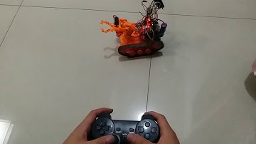 Arduino vehicle with PlayStation 2 Controller