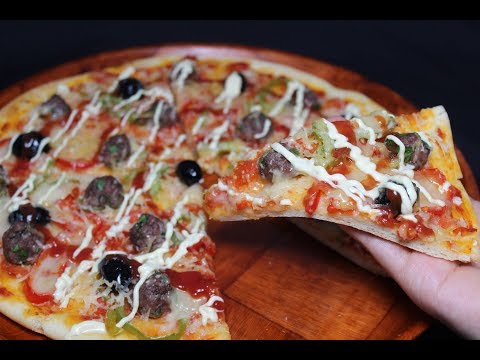 فيديو: خيار لوجبة خفيفة سريعة ولذيذة - بيتزا في رغيف