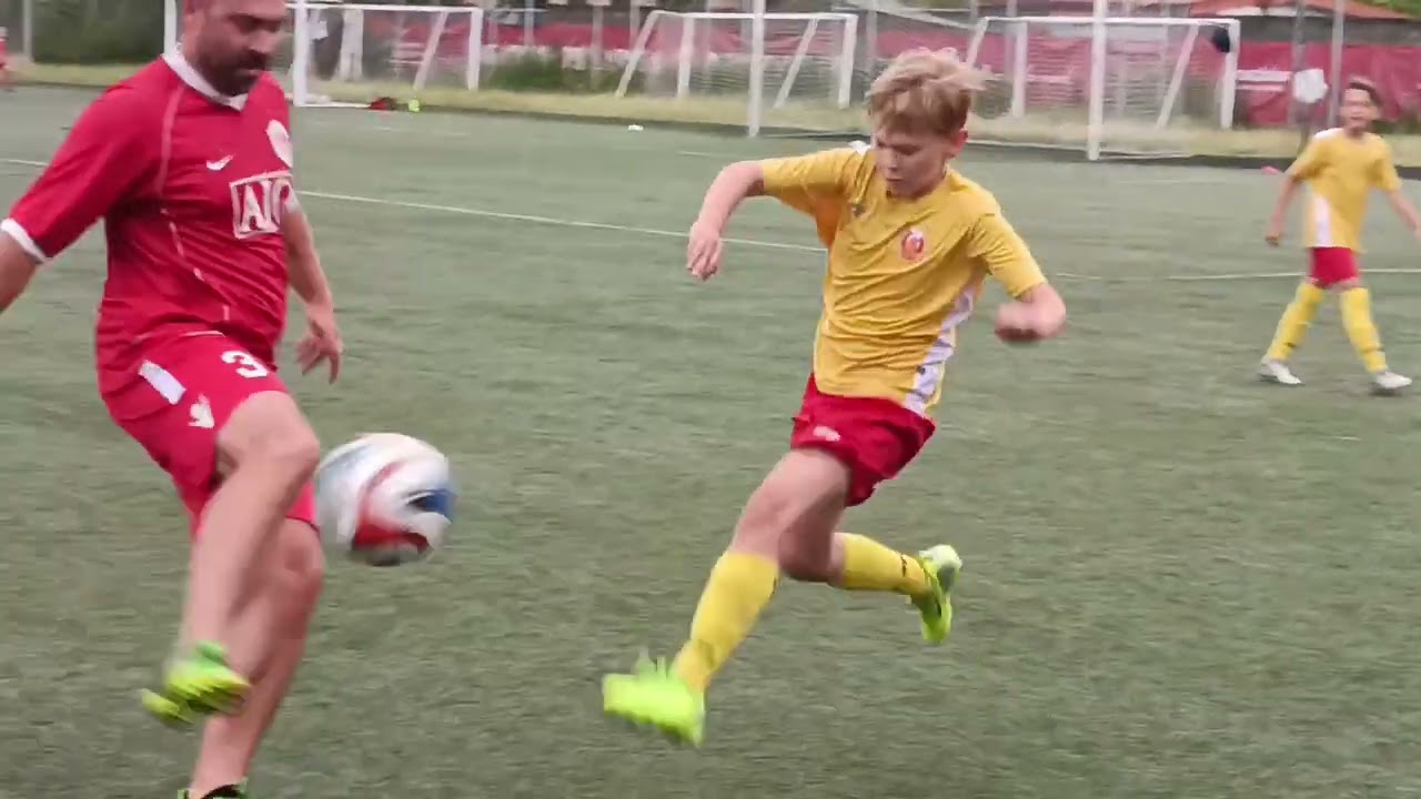 Zakończenie sezonu 2024/2025. Reprezentacja rodziców Znicz 2015 vs MKS Znicz Pruszków 2015.