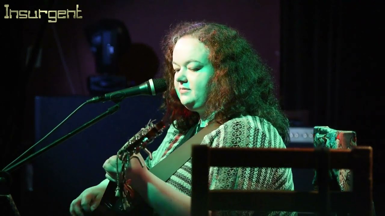 Кошка Сашка с песней Маяк Междумирья