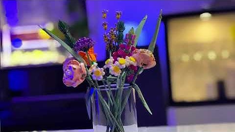 Timelapse LEGO Botanical Flower Bouquet