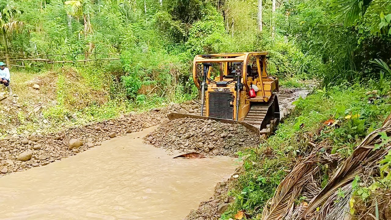 Cat D6R Dozer: Up Close