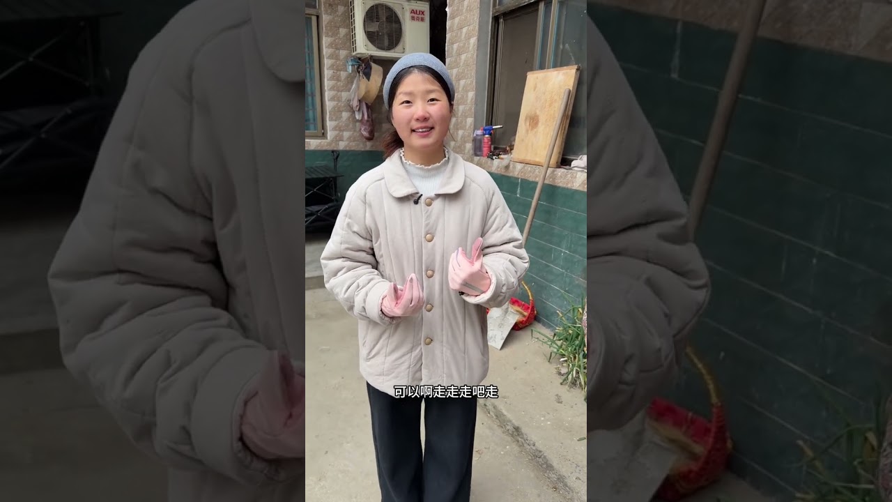 Today my sister specially called us over to stew the old hen in the store for us to ea