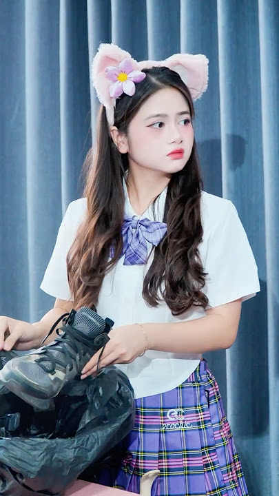 She Lost Shoes. They Lost Face. 🩰😤 #lilymeow #lilymiumiu #couplegoals #schoolcrush
