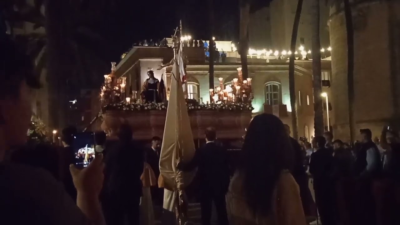 A.M Virgen de los Reyes con Jesucristo Resucitado 