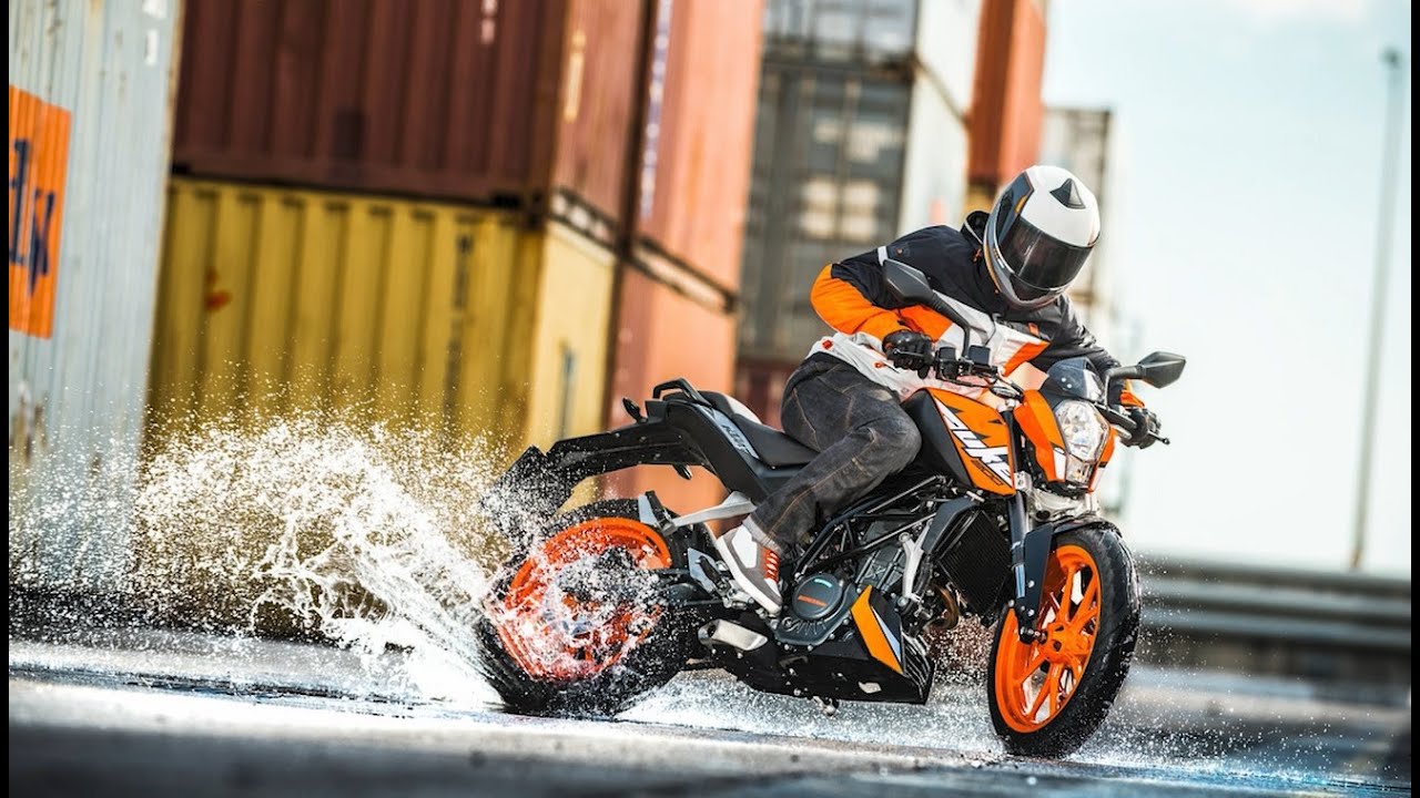 Prsentation de la nouvelle moto KTM Duke 200