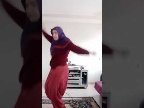 Türbanlı Dul Kadının Baştan Çıkarıcı Dansı