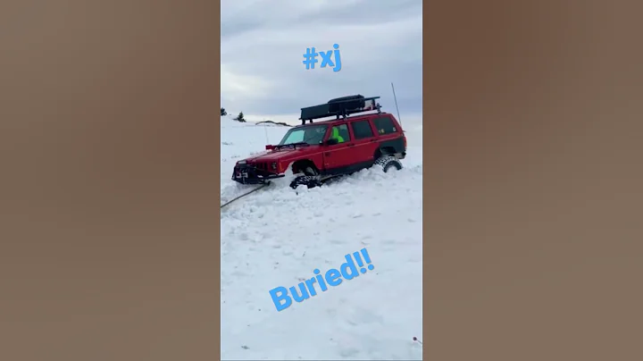 Jeep XJ yanked out of deep snow! #xj #jeep #snowwheeling