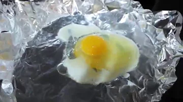 Can you cook eggs in tin foil?