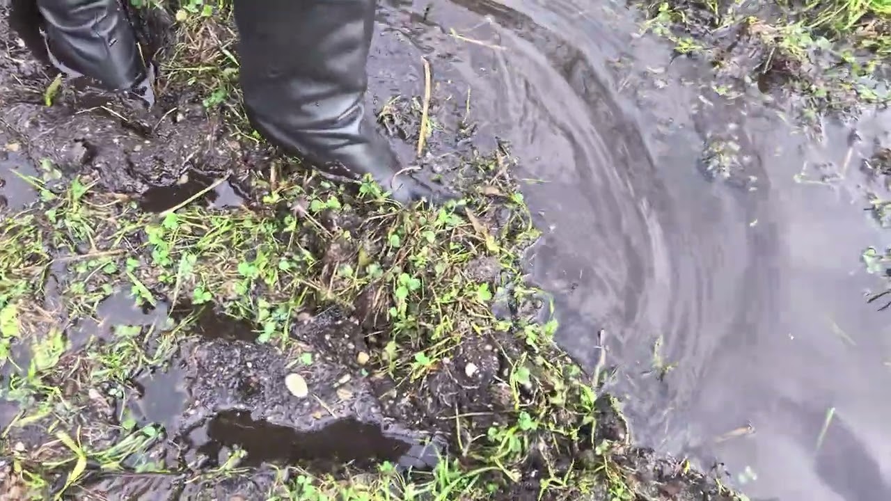 Short high-heel leather boots in soft mud and water