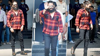 Rocking star Yash was spotted at the Mumbai airport in a dashing new look | KGF 3