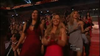 Wisin & Yandel Feat Pitbull & Tego Calderon Live En Premio Lo Nuestro (HD Univision Video)