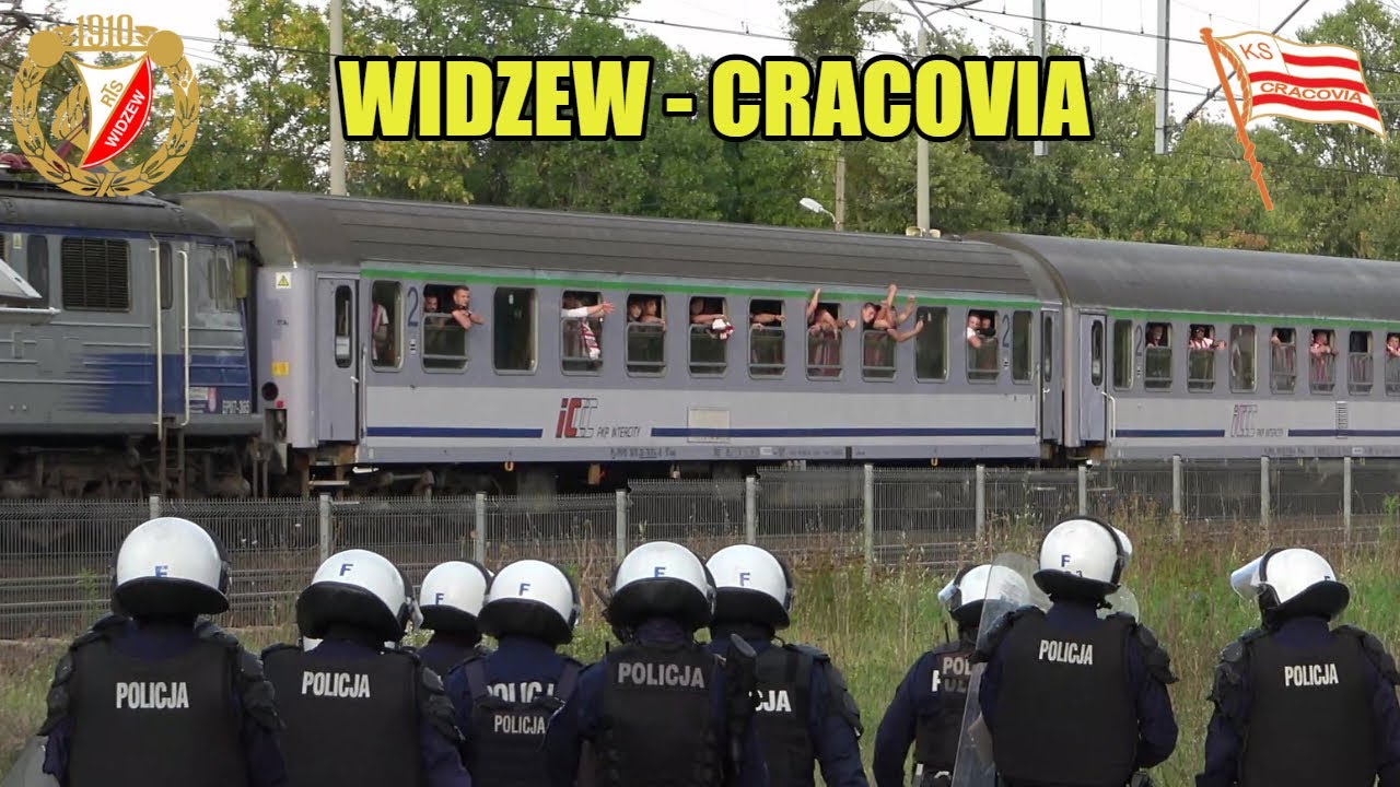 Widzew - Cracovia:  Przemarsz kibiców Cracovii, przejazdy alarmowe i akcja Policji