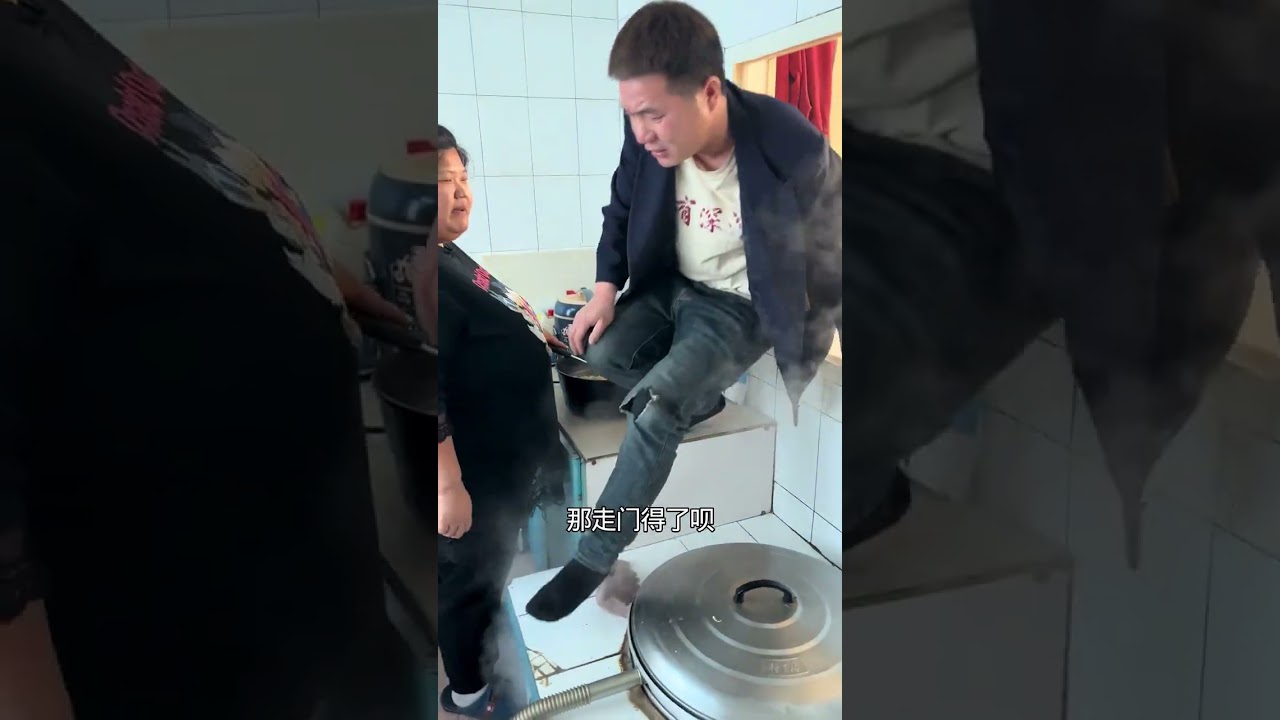 Hilarious Rural Life: Can't Carry the Corn Bag