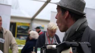 Accordeonist Peter Bruys Speelt Op De Kampeer-Informatie-Dagen Bij Erica In Zeist