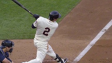 SEA@MIN: Dozier hits a three-run shot to left