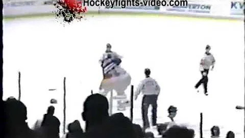 Nov 8, 1995 Terry Ryan vs Andrew Ference Tri City Americans vs Portland Winterhawks WHL 2)