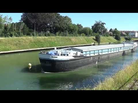 passage du GOODLUCK montant à l'écluse de Douai le 11 juillet 2022