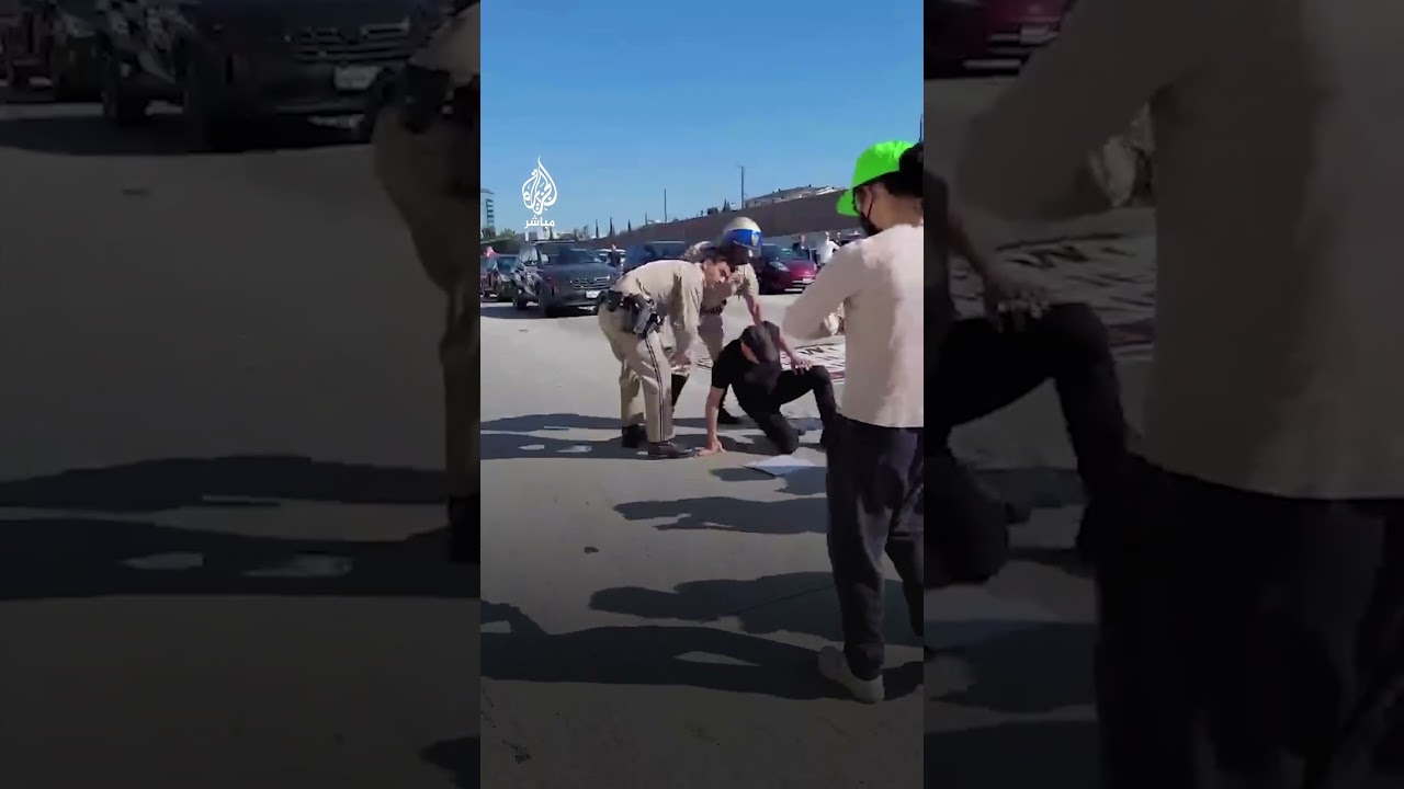 يهود أمريكيون يقطعون طريقا رئيسيا في لوس أنجلوس بولاية كاليفورنيا للمطالبة بوقف الحرب على غزة