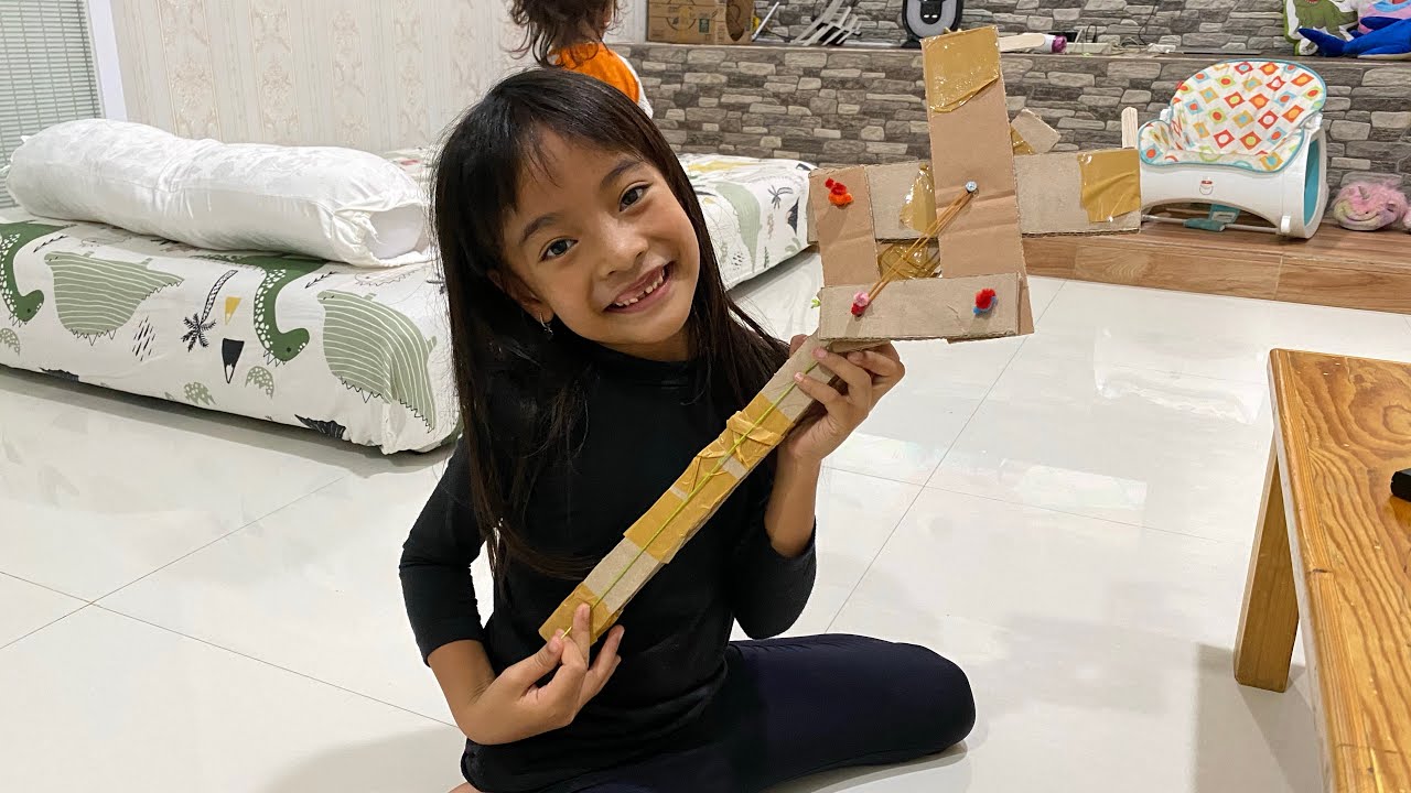 DIY Mainan Anak Claw Machine | Zara Cute membuat Kerajinan