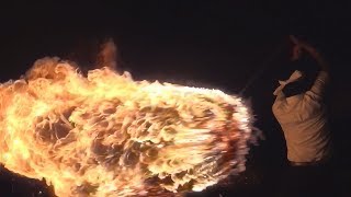 暗闇に舞う炎の輪　兵庫「愛宕の火祭り」