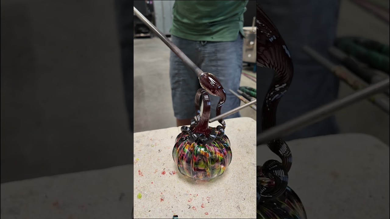 I can’t stop making these glass pumpkins 🎃 They’re so satisfying to watch#GlassPumpkin #satisfying