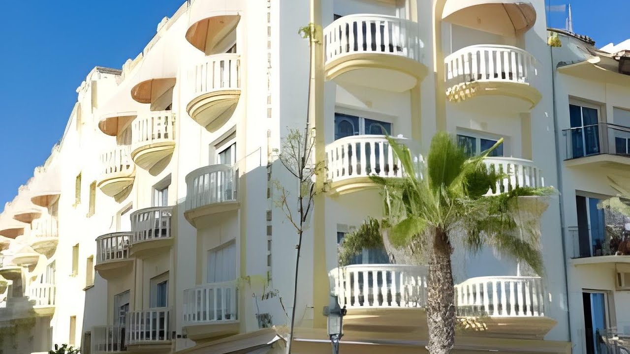 URH Sitges Playa | Sitges, Spain | Hotel Review 🏩