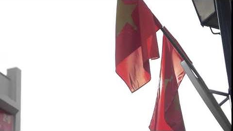 2-9-2015 - Cờ búa liềm và cờ đỏ sao vàng trong nắng thu