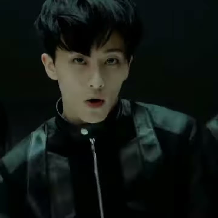 Taemin imitating Mark's rap part in 