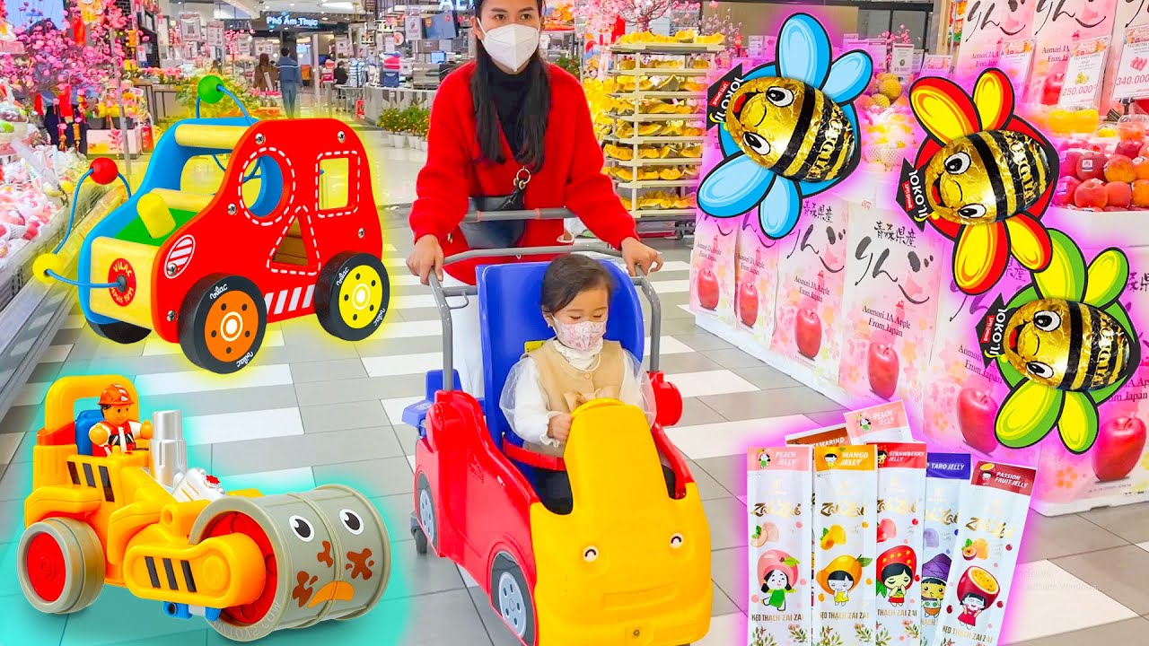Changcady và Cam Cam đi siêu thị mua đồ sắm tết: kẹo con ong, kẹo thạch, đồ chơi - Part 45