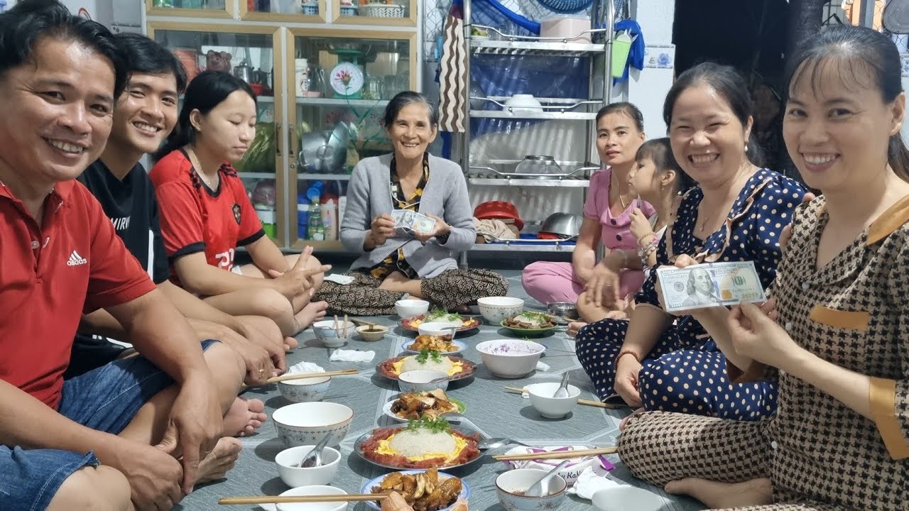  Má Và Em Gái Vui Mừng Nhận Được Số Tiền Lớn Của 