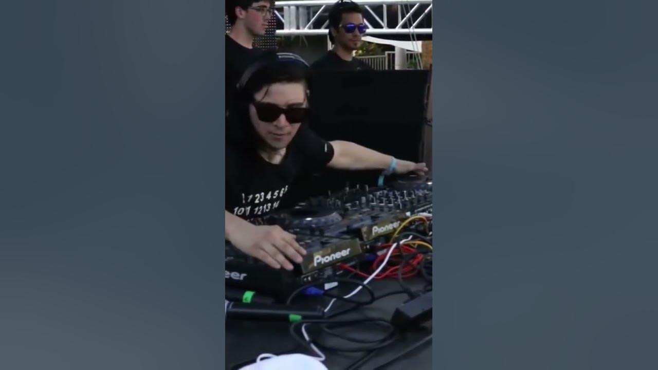 Skrillex toying around #skrillex #dubstep #edm #brostep #dj