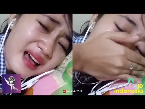 LAGI HEBOH !!! CEWEK CANTIK TAK KUASA MENAHAN TANGIS SAAT NYANYI DI SMULE