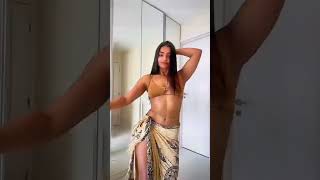 Belly dance on akon go bananza Resimi