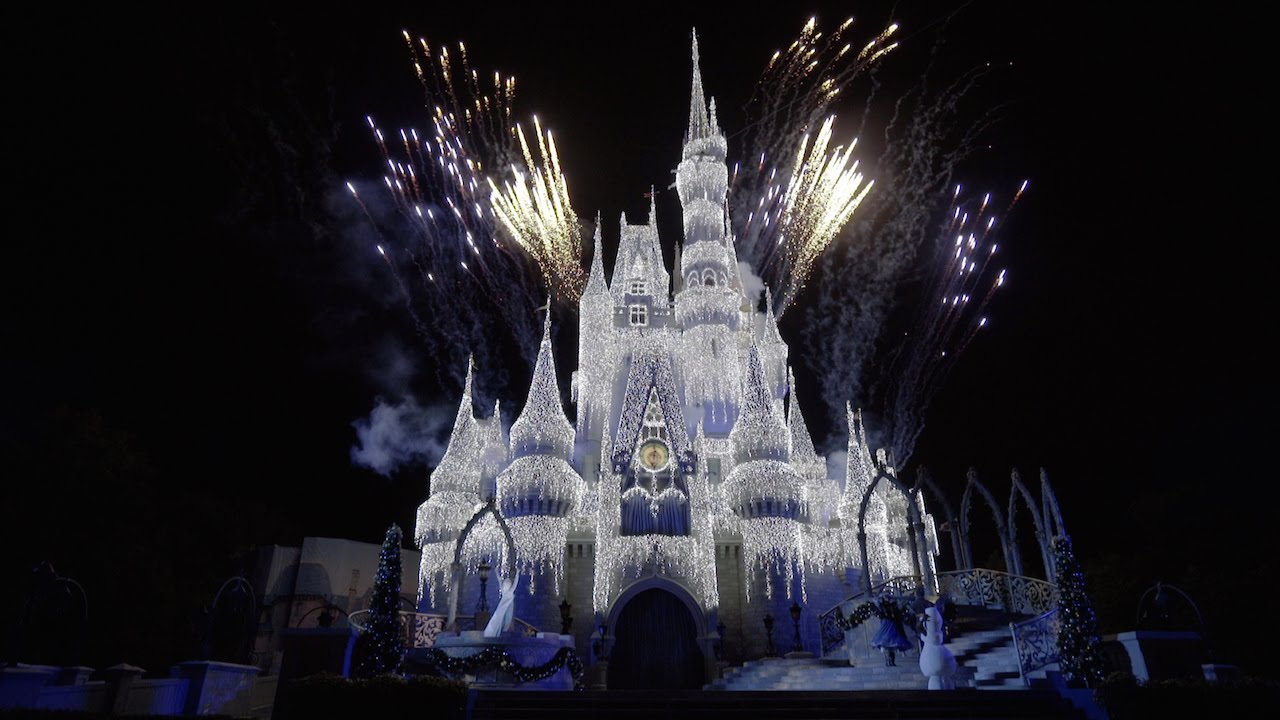 A Frozen Holiday Wish Castle Stage Show 2015, Mickey's Very Merry Christmas Party, Disney World
