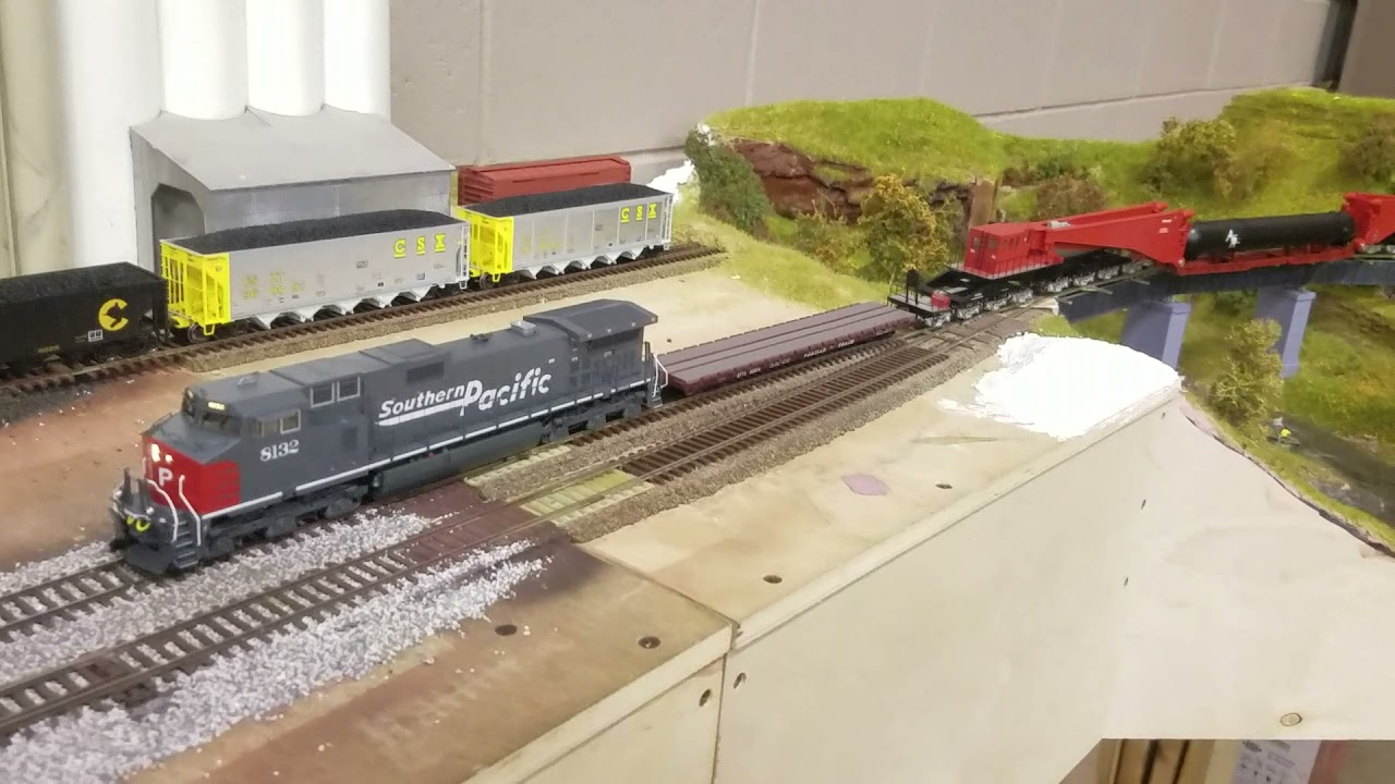 HO Scale Schnabel car in action (World's largest HO Scale railcar