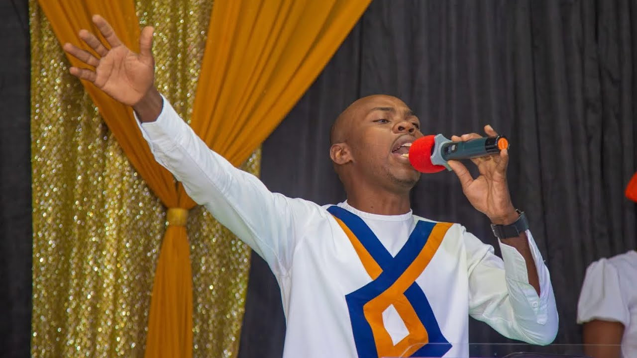 Un moment d’adoration avec l’adorateur Rodney Etienne 