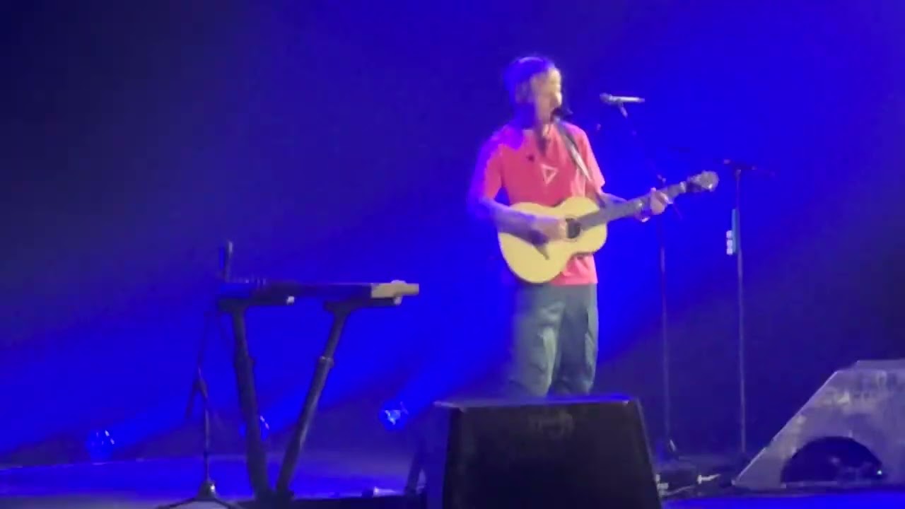 Eastside/2002/Little Things/ Love Yourself - Ed Sheeran - Paris 01/12/25