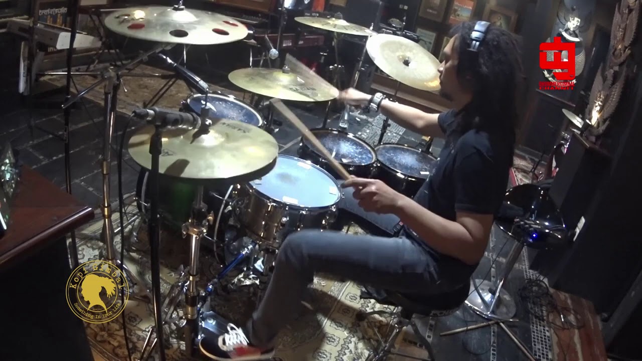 Tracking drums