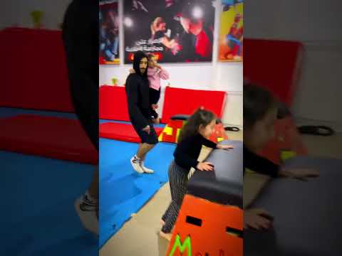 اسرع طفله في العالم لعبت علي التراك بتاع كابتن خطاب 