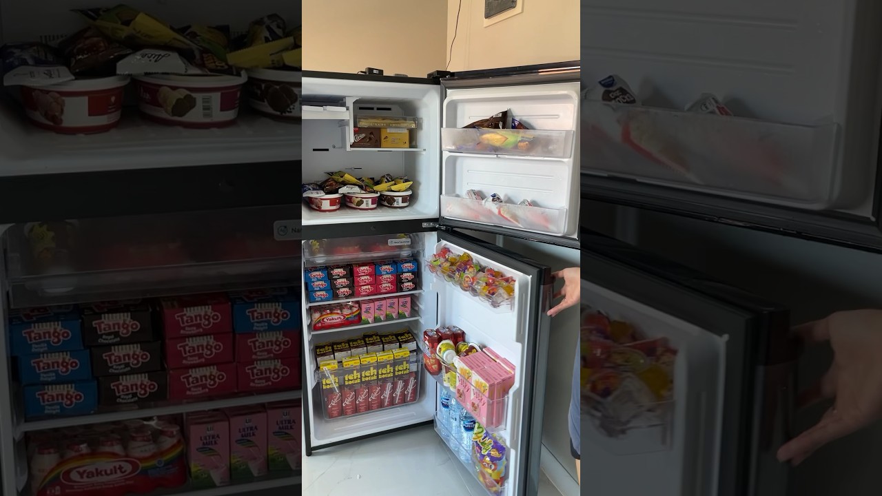 ASMR ISI KULKAS FULL SNACK HABIS BERAPA YA? 🤔😍 #shorts #asmr