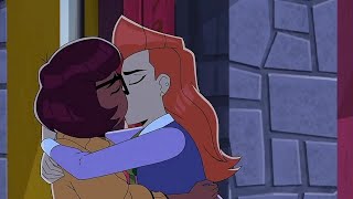 Velma 2023 Scene Kiss Daphne