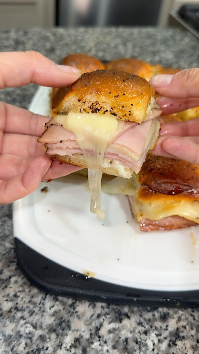 Delicious Ham and Cheese Sliders 🍞
