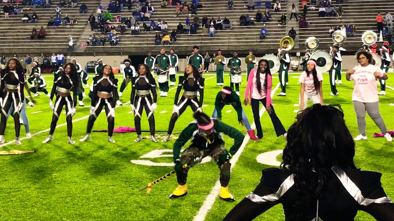 Halftime Dance Routine Featuring The Seniors18 - YouTube
